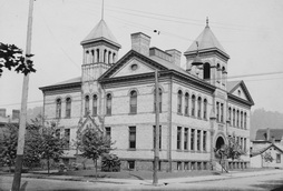 Beaver Falls Grade School on 5th Ave., 1898